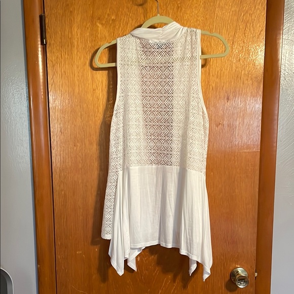 White Sleeveless Vest - Picture 3 of 4
